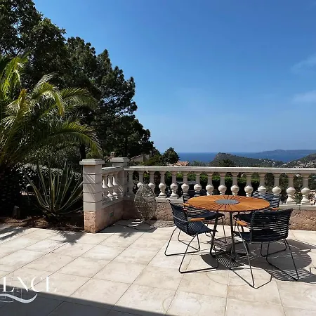 Piscine Terrasse 4 Chambres Au Canadel Sur Mer ヴィラ